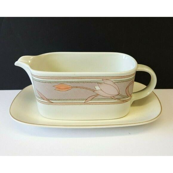 Mikasa Intaglio Meadow Sun 8" Gravy Boat w/ Detached Underplate CAC02 pink taupe - Picture 1 of 9